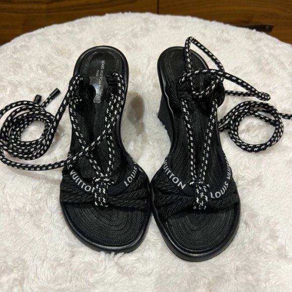 LOUIS VUITTON LACE UP HEEL SANDAL SIZE 38 - Picture 3 of 4